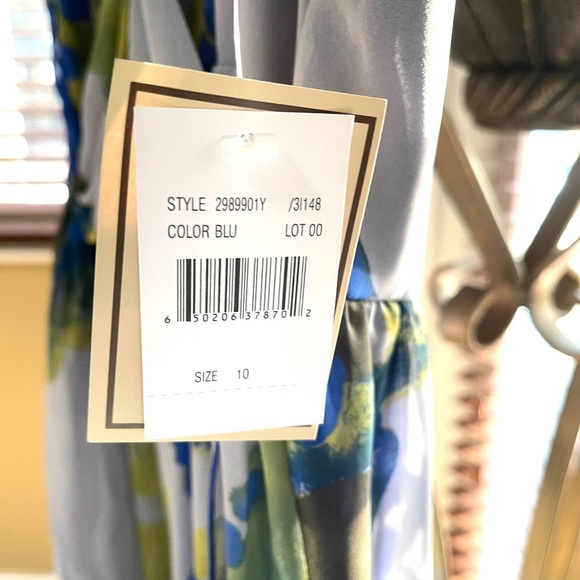 Dress - Picture 11 of 13